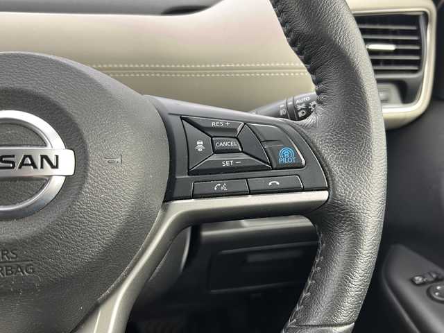 日産 セレナ e－パワー ハイウェイスター V 宮城県 2020(令2)年 6.5万km ブリリアントホワイトパール 2トーン 禁煙車/純正11.3インチフリップダウンモニター/プロパイロット/３６０°セーフティアシスト/・インテリジェントエマージェンシーブレーキ/・ふらつき警報/・アラウンドビューモニター/・車線逸脱警報/・車線逸脱防止支援/・後側方車両検知警報/・後側方衝突防止支援/・クロストラフィックアラート/デジタルインナーミラー/両側パワースライドドア/純正10インチSDナビ/・BT/CD/DVD/ブルーレイ/SD/AM/FM/フルセグTV/純正ドライブレコーダー/ビルトインETC/革巻きステアリング/ステアリングスイッチ/プッシュスタート/スマートキー/純正15インチアルミホイール/ドアバイザー/サンシェード/後席テーブル