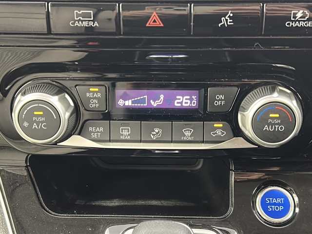 日産 セレナ e－パワー ハイウェイスター V 宮城県 2020(令2)年 6.5万km ブリリアントホワイトパール 2トーン 禁煙車/純正11.3インチフリップダウンモニター/プロパイロット/３６０°セーフティアシスト/・インテリジェントエマージェンシーブレーキ/・ふらつき警報/・アラウンドビューモニター/・車線逸脱警報/・車線逸脱防止支援/・後側方車両検知警報/・後側方衝突防止支援/・クロストラフィックアラート/デジタルインナーミラー/両側パワースライドドア/純正10インチSDナビ/・BT/CD/DVD/ブルーレイ/SD/AM/FM/フルセグTV/純正ドライブレコーダー/ビルトインETC/革巻きステアリング/ステアリングスイッチ/プッシュスタート/スマートキー/純正15インチアルミホイール/ドアバイザー/サンシェード/後席テーブル