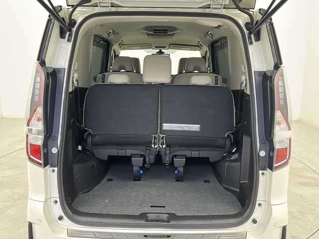 日産 セレナ e－パワー ハイウェイスター V 宮城県 2020(令2)年 6.5万km ブリリアントホワイトパール 2トーン 禁煙車/純正11.3インチフリップダウンモニター/プロパイロット/３６０°セーフティアシスト/・インテリジェントエマージェンシーブレーキ/・ふらつき警報/・アラウンドビューモニター/・車線逸脱警報/・車線逸脱防止支援/・後側方車両検知警報/・後側方衝突防止支援/・クロストラフィックアラート/デジタルインナーミラー/両側パワースライドドア/純正10インチSDナビ/・BT/CD/DVD/ブルーレイ/SD/AM/FM/フルセグTV/純正ドライブレコーダー/ビルトインETC/革巻きステアリング/ステアリングスイッチ/プッシュスタート/スマートキー/純正15インチアルミホイール/ドアバイザー/サンシェード/後席テーブル