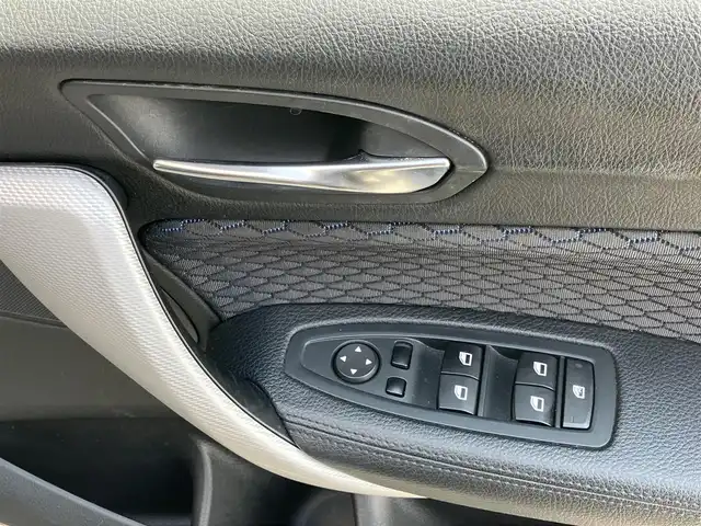 ＢＭＷ Ｍ１３５ｉ 山口県 2015(平27)年 2.8万km サファイアブラックP 純正HDDナビ・地デジチューナー/BluetoothAudio接続/バックカメラ/インテリジェントセーフティ/車線逸脱警報/クルーズコントロール/LEDオートライト/Fパワーシート/フロントスポイラー/ローダウン（バネ）/フロントグリル黒/ドライブレコーダー/スマートキー/ETC