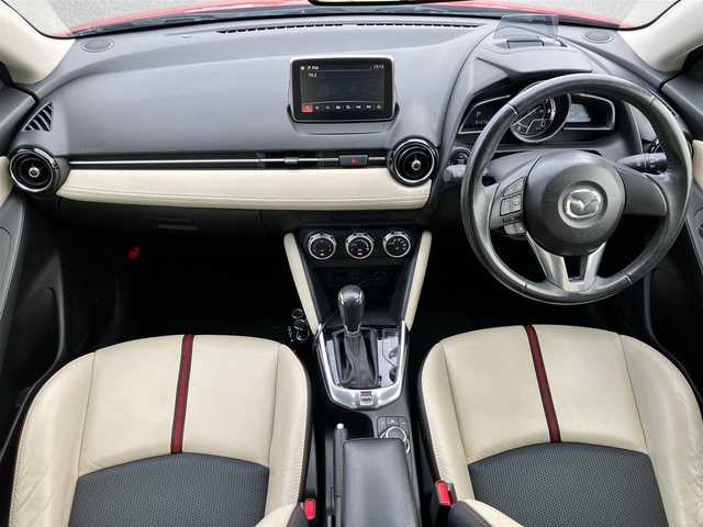 マツダ デミオ 13S Lパッケージ 静岡県 2014(平26)年 8.2万km ソウルレッドプレミアムメタリック エンジンスタートボタン/パワーステアリング/パワーウィンドウ/アイドリングストップ/スマートキー/スペアキー１本/オートエアコン/純正SDナビ（BT）/バックカメラ/ドライブレコーダー/純正フロアマット/純正アルミホイール/ハーフレザー/ABS/横滑り防止装置/オートライト/LEDヘッドライト/W+サイドエアバック/衝突軽減システム/純正アームレスト