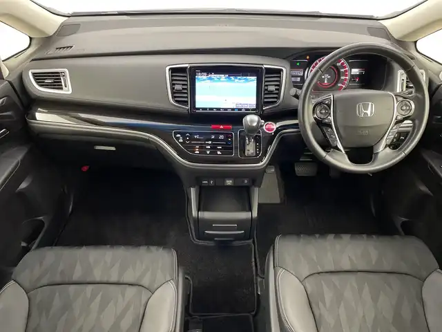 ホンダ オデッセイ アブソルート ホンダセンシング 鹿児島県 2019(平31)年 5.6万km プラチナホワイトパール 純正ナビ/(BT/CD/DVD/AM/FM/フルセグTV)/ホンダセンシング/アラウンドビューモニター/パーキングアシスト/レーダークルーズコントロール/ALPINE製フリップダウンモニター/オットマンシート/ハーフレザーシート/アイドリングストップ/前後ドライブレコーダー/ETC2.0/両側パワースライドドア/運転席パワーシート/パドルシフト/HDMI/純正17インチアルミホイール/純正フロアマット/保証書/取扱説明書