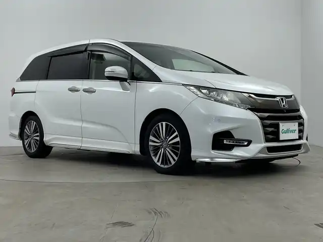 ホンダ オデッセイ アブソルート ホンダセンシング 鹿児島県 2019(平31)年 5.6万km プラチナホワイトパール 純正ナビ/(BT/CD/DVD/AM/FM/フルセグTV)/ホンダセンシング/アラウンドビューモニター/パーキングアシスト/レーダークルーズコントロール/ALPINE製フリップダウンモニター/オットマンシート/ハーフレザーシート/アイドリングストップ/前後ドライブレコーダー/ETC2.0/両側パワースライドドア/運転席パワーシート/パドルシフト/HDMI/純正17インチアルミホイール/純正フロアマット/保証書/取扱説明書