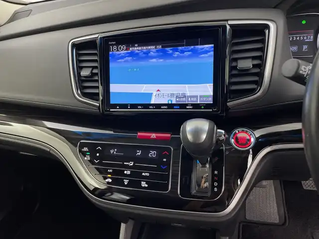 ホンダ オデッセイ アブソルート ホンダセンシング 鹿児島県 2019(平31)年 5.6万km プラチナホワイトパール 純正ナビ/(BT/CD/DVD/AM/FM/フルセグTV)/ホンダセンシング/アラウンドビューモニター/パーキングアシスト/レーダークルーズコントロール/ALPINE製フリップダウンモニター/オットマンシート/ハーフレザーシート/アイドリングストップ/前後ドライブレコーダー/ETC2.0/両側パワースライドドア/運転席パワーシート/パドルシフト/HDMI/純正17インチアルミホイール/純正フロアマット/保証書/取扱説明書
