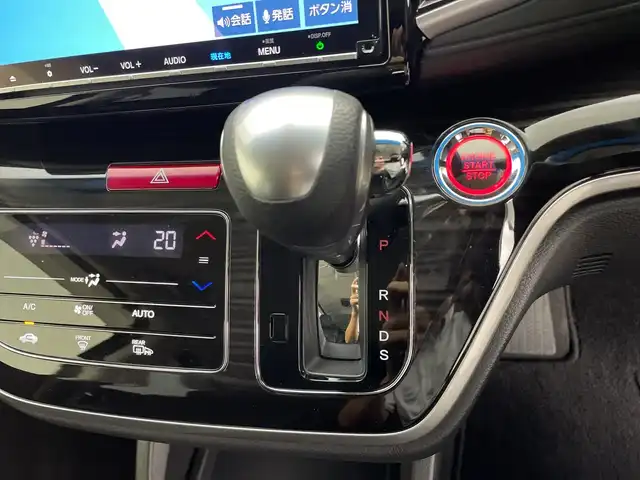 ホンダ オデッセイ アブソルート ホンダセンシング 鹿児島県 2019(平31)年 5.6万km プラチナホワイトパール 純正ナビ/(BT/CD/DVD/AM/FM/フルセグTV)/ホンダセンシング/アラウンドビューモニター/パーキングアシスト/レーダークルーズコントロール/ALPINE製フリップダウンモニター/オットマンシート/ハーフレザーシート/アイドリングストップ/前後ドライブレコーダー/ETC2.0/両側パワースライドドア/運転席パワーシート/パドルシフト/HDMI/純正17インチアルミホイール/純正フロアマット/保証書/取扱説明書