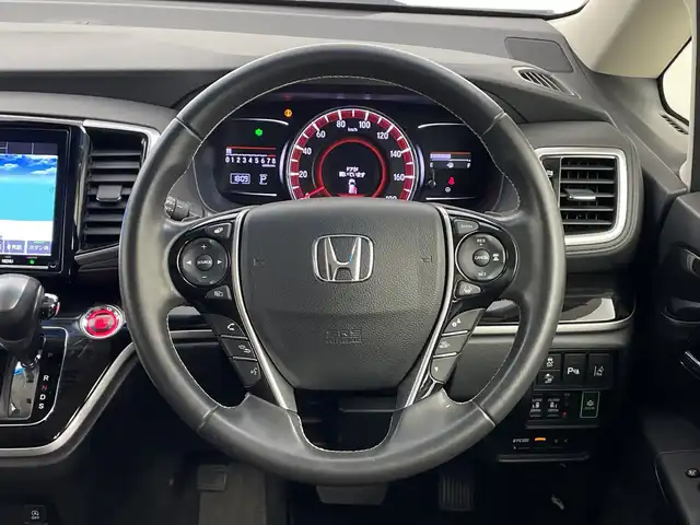ホンダ オデッセイ アブソルート ホンダセンシング 鹿児島県 2019(平31)年 5.6万km プラチナホワイトパール 純正ナビ/(BT/CD/DVD/AM/FM/フルセグTV)/ホンダセンシング/アラウンドビューモニター/パーキングアシスト/レーダークルーズコントロール/ALPINE製フリップダウンモニター/オットマンシート/ハーフレザーシート/アイドリングストップ/前後ドライブレコーダー/ETC2.0/両側パワースライドドア/運転席パワーシート/パドルシフト/HDMI/純正17インチアルミホイール/純正フロアマット/保証書/取扱説明書