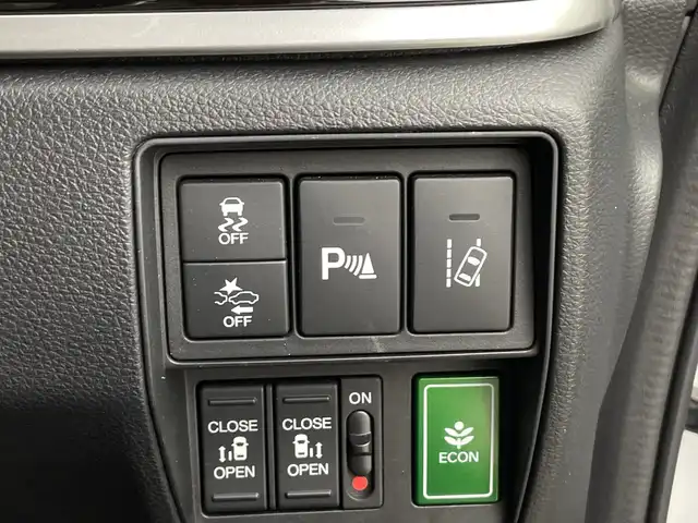 ホンダ オデッセイ アブソルート ホンダセンシング 鹿児島県 2019(平31)年 5.6万km プラチナホワイトパール 純正ナビ/(BT/CD/DVD/AM/FM/フルセグTV)/ホンダセンシング/アラウンドビューモニター/パーキングアシスト/レーダークルーズコントロール/ALPINE製フリップダウンモニター/オットマンシート/ハーフレザーシート/アイドリングストップ/前後ドライブレコーダー/ETC2.0/両側パワースライドドア/運転席パワーシート/パドルシフト/HDMI/純正17インチアルミホイール/純正フロアマット/保証書/取扱説明書