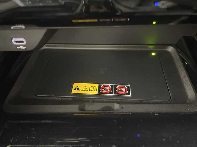 トヨタ アルファード Z 福岡県 2024(令6)年 3.4万km ブラック 左右独立ムーンルーフ　純正１３．２型後席モニター　純正１４型ナビ　ユニバーサルステップ　デジタルインナーミラー　全方位カメラ　ワイヤレス充電　電動リアゲート　両側電動スライドドア　ＥＴＣ　ドラレコ