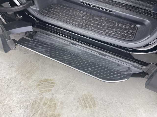 トヨタ アルファード Z 福岡県 2024(令6)年 3.4万km ブラック 左右独立ムーンルーフ　純正１３．２型後席モニター　純正１４型ナビ　ユニバーサルステップ　デジタルインナーミラー　全方位カメラ　ワイヤレス充電　電動リアゲート　両側電動スライドドア　ＥＴＣ　ドラレコ