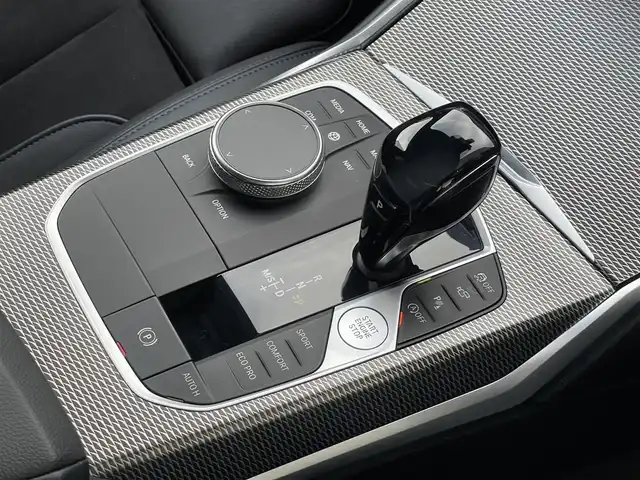 ＢＭＷ ＢＭＷ ３２０ｉ Mスポーツ 山梨県 2019(令1)年 3.3万km サファイアブラックP 純正HDDナビ/パークディスタンスコントロール/パーキングアシスト/リアビューカメラ/リバースアシスト/黒ハーフレザーシート/前席パワーシート/シートヒーター/CarPlay/タッチ充電/アクティブクルーズコントロール/レーンディパーチャーウォーニング/レーンチェンジウォーニング/ステアリング/レーンコントロール/アダプティブLEDヘッドランプ/ハイビームアシスト/ミラー型ETC/トランクリッド/スペアキ/保証書/純正18インチAW