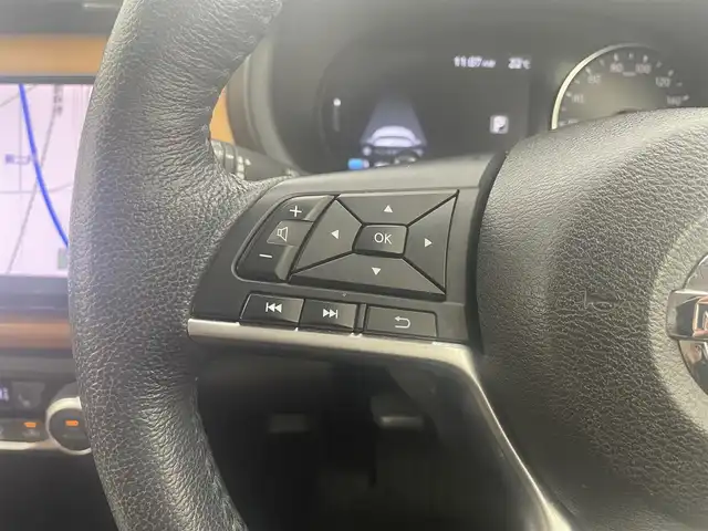 日産 キックス X ツートーンインテリアED 宮城県 2020(令2)年 5.3万km ブリリアントホワイトパール e-powerプロパイロット/純正SDナビ/・BT接続/フルセグTV/・USB入力/CD/DVD/アラウンドビューモニター/・バック/フロント/サイド/純正17インチアルミホイール/安全装備/・エマージェンシーブレーキ/・インテリジェントルームミラー/ヘッドライトレベライザー/革巻きステアリング/・ステアリングヒーター/純正LEDヘッドライト/・LEDフォグランプ/純正フロアマット/ルーフレール/禁煙車