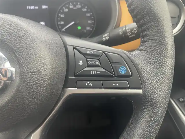 日産 キックス X ツートーンインテリアED 宮城県 2020(令2)年 5.3万km ブリリアントホワイトパール e-powerプロパイロット/純正SDナビ/・BT接続/フルセグTV/・USB入力/CD/DVD/アラウンドビューモニター/・バック/フロント/サイド/純正17インチアルミホイール/安全装備/・エマージェンシーブレーキ/・インテリジェントルームミラー/ヘッドライトレベライザー/革巻きステアリング/・ステアリングヒーター/純正LEDヘッドライト/・LEDフォグランプ/純正フロアマット/ルーフレール/禁煙車