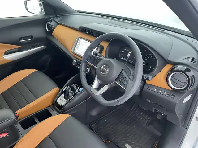 日産 キックス X ツートーンインテリアED 宮城県 2020(令2)年 5.3万km ブリリアントホワイトパール e-powerプロパイロット/純正SDナビ/・BT接続/フルセグTV/・USB入力/CD/DVD/アラウンドビューモニター/・バック/フロント/サイド/純正17インチアルミホイール/安全装備/・エマージェンシーブレーキ/・インテリジェントルームミラー/ヘッドライトレベライザー/革巻きステアリング/・ステアリングヒーター/純正LEDヘッドライト/・LEDフォグランプ/純正フロアマット/ルーフレール/禁煙車