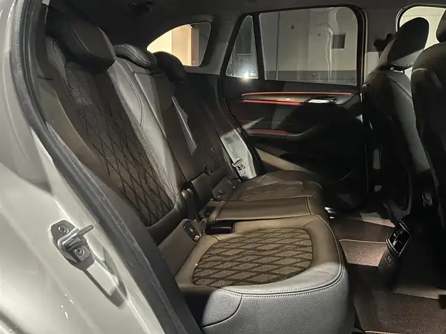 ＢＭＷ Ｘ１ xDrive 18d xライン 岐阜県 2020(令2)年 3.5万km ミネラルホワイト アドバンスドアクティブセーフティパッケージ/ドライビングアシストプラス/　アクティブクルーズコントロール　ストップゴー機能付/コンフォートパッケージ/　スライディング・リヤ・シート/　電動フロントシート　運転席助手席　運転席メモリー機能付/ドライビングアシスト/　レーンディパーチャーウォーニング/　前車接近警告機能/　衝突回避・被害軽減ブレーキ/リヤビューカメラ（予想進路表示機能付）