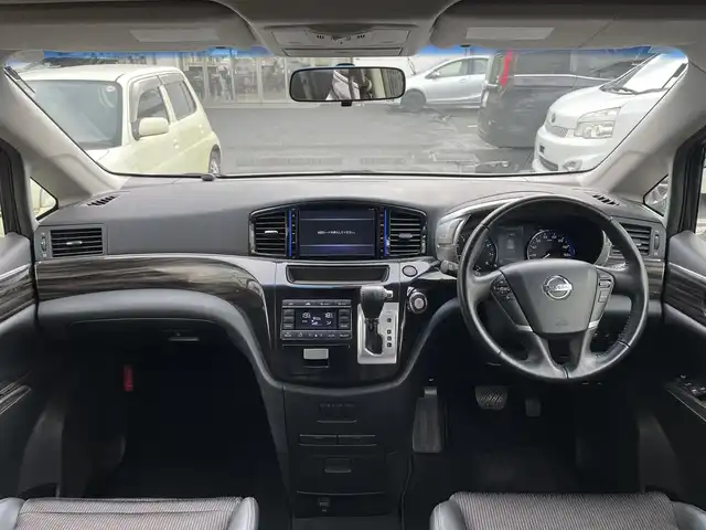 日産 エルグランド 250ハイウェイスター 埼玉県 2014(平26)年 11.8万km ブリリアントホワイトパール (株)IDOMが運営する【じしゃロン鳩ヶ谷店】の自社ローン対象車両になります。こちらは現金ご利用時の価格です。自社ローンご希望の方は別途その旨お申付け下さい。/純正ナビ（MM514D-L）　/  AM/FM/CD/DVD/フルセグＴＶ/両側パワースライドドア/ 　ワンタッチオートスライドドア/バックカメラ　/Ｗエアコン　/　 デュアルエアコン（前席）　/　 プラズマクラスター/革巻きステアリング　/ステアリングスイッチ/クルーズコントロール/フルエアロパーツ/オットマン（助手席/2列目）/キャプテンシート（前席/2列目）　/ETC/革巻きシフトレバー　/木目調パネル/ロールサンシェード（2列目/3列目）/ISOFIX/フォグランプ/電動格納式ウィンカーミラー