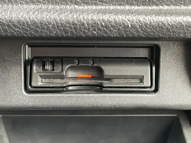 日産 エルグランド 250ハイウェイスター 埼玉県 2014(平26)年 11.8万km ブリリアントホワイトパール (株)IDOMが運営する【じしゃロン鳩ヶ谷店】の自社ローン対象車両になります。こちらは現金ご利用時の価格です。自社ローンご希望の方は別途その旨お申付け下さい。/純正ナビ（MM514D-L）　/  AM/FM/CD/DVD/フルセグＴＶ/両側パワースライドドア/ 　ワンタッチオートスライドドア/バックカメラ　/Ｗエアコン　/　 デュアルエアコン（前席）　/　 プラズマクラスター/革巻きステアリング　/ステアリングスイッチ/クルーズコントロール/フルエアロパーツ/オットマン（助手席/2列目）/キャプテンシート（前席/2列目）　/ETC/革巻きシフトレバー　/木目調パネル/ロールサンシェード（2列目/3列目）/ISOFIX/フォグランプ/電動格納式ウィンカーミラー