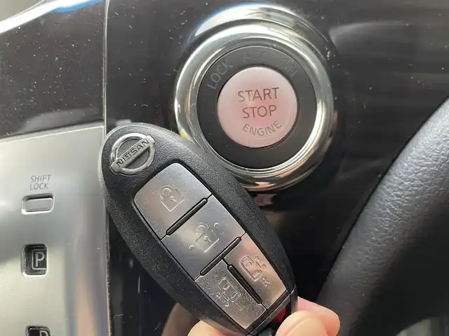 日産 エルグランド 250ハイウェイスター 埼玉県 2014(平26)年 11.8万km ブリリアントホワイトパール (株)IDOMが運営する【じしゃロン鳩ヶ谷店】の自社ローン対象車両になります。こちらは現金ご利用時の価格です。自社ローンご希望の方は別途その旨お申付け下さい。/純正ナビ（MM514D-L）　/  AM/FM/CD/DVD/フルセグＴＶ/両側パワースライドドア/ 　ワンタッチオートスライドドア/バックカメラ　/Ｗエアコン　/　 デュアルエアコン（前席）　/　 プラズマクラスター/革巻きステアリング　/ステアリングスイッチ/クルーズコントロール/フルエアロパーツ/オットマン（助手席/2列目）/キャプテンシート（前席/2列目）　/ETC/革巻きシフトレバー　/木目調パネル/ロールサンシェード（2列目/3列目）/ISOFIX/フォグランプ/電動格納式ウィンカーミラー