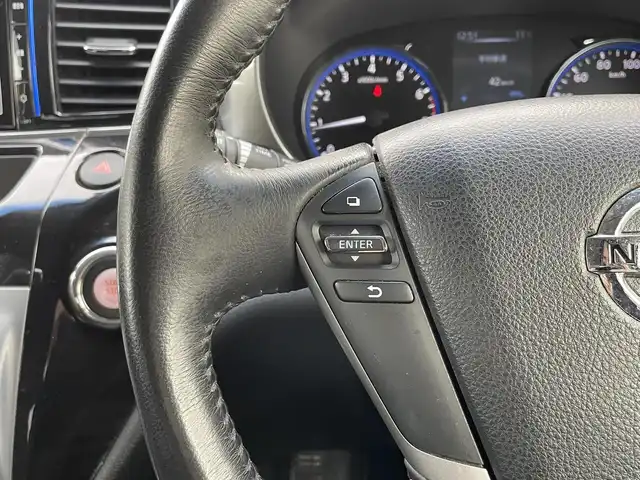 日産 エルグランド 250ハイウェイスター 埼玉県 2014(平26)年 11.8万km ブリリアントホワイトパール (株)IDOMが運営する【じしゃロン鳩ヶ谷店】の自社ローン対象車両になります。こちらは現金ご利用時の価格です。自社ローンご希望の方は別途その旨お申付け下さい。/純正ナビ（MM514D-L）　/  AM/FM/CD/DVD/フルセグＴＶ/両側パワースライドドア/ 　ワンタッチオートスライドドア/バックカメラ　/Ｗエアコン　/　 デュアルエアコン（前席）　/　 プラズマクラスター/革巻きステアリング　/ステアリングスイッチ/クルーズコントロール/フルエアロパーツ/オットマン（助手席/2列目）/キャプテンシート（前席/2列目）　/ETC/革巻きシフトレバー　/木目調パネル/ロールサンシェード（2列目/3列目）/ISOFIX/フォグランプ/電動格納式ウィンカーミラー