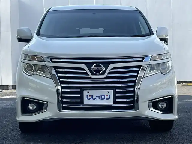 日産 エルグランド 250ハイウェイスター 埼玉県 2014(平26)年 11.8万km ブリリアントホワイトパール (株)IDOMが運営する【じしゃロン鳩ヶ谷店】の自社ローン対象車両になります。こちらは現金ご利用時の価格です。自社ローンご希望の方は別途その旨お申付け下さい。/純正ナビ（MM514D-L）　/  AM/FM/CD/DVD/フルセグＴＶ/両側パワースライドドア/ 　ワンタッチオートスライドドア/バックカメラ　/Ｗエアコン　/　 デュアルエアコン（前席）　/　 プラズマクラスター/革巻きステアリング　/ステアリングスイッチ/クルーズコントロール/フルエアロパーツ/オットマン（助手席/2列目）/キャプテンシート（前席/2列目）　/ETC/革巻きシフトレバー　/木目調パネル/ロールサンシェード（2列目/3列目）/ISOFIX/フォグランプ/電動格納式ウィンカーミラー