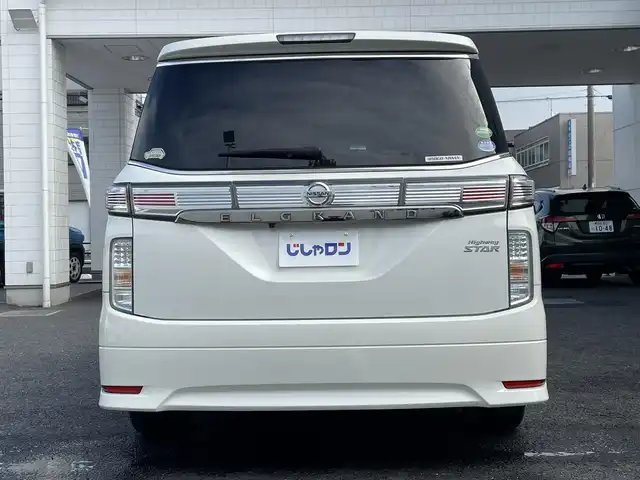 日産 エルグランド 250ハイウェイスター 埼玉県 2014(平26)年 11.8万km ブリリアントホワイトパール (株)IDOMが運営する【じしゃロン鳩ヶ谷店】の自社ローン対象車両になります。こちらは現金ご利用時の価格です。自社ローンご希望の方は別途その旨お申付け下さい。/純正ナビ（MM514D-L）　/  AM/FM/CD/DVD/フルセグＴＶ/両側パワースライドドア/ 　ワンタッチオートスライドドア/バックカメラ　/Ｗエアコン　/　 デュアルエアコン（前席）　/　 プラズマクラスター/革巻きステアリング　/ステアリングスイッチ/クルーズコントロール/フルエアロパーツ/オットマン（助手席/2列目）/キャプテンシート（前席/2列目）　/ETC/革巻きシフトレバー　/木目調パネル/ロールサンシェード（2列目/3列目）/ISOFIX/フォグランプ/電動格納式ウィンカーミラー