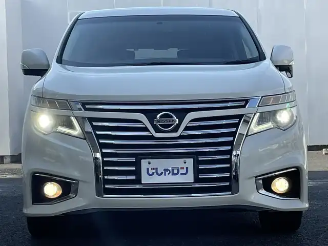 日産 エルグランド 250ハイウェイスター 埼玉県 2014(平26)年 11.8万km ブリリアントホワイトパール (株)IDOMが運営する【じしゃロン鳩ヶ谷店】の自社ローン対象車両になります。こちらは現金ご利用時の価格です。自社ローンご希望の方は別途その旨お申付け下さい。/純正ナビ（MM514D-L）　/  AM/FM/CD/DVD/フルセグＴＶ/両側パワースライドドア/ 　ワンタッチオートスライドドア/バックカメラ　/Ｗエアコン　/　 デュアルエアコン（前席）　/　 プラズマクラスター/革巻きステアリング　/ステアリングスイッチ/クルーズコントロール/フルエアロパーツ/オットマン（助手席/2列目）/キャプテンシート（前席/2列目）　/ETC/革巻きシフトレバー　/木目調パネル/ロールサンシェード（2列目/3列目）/ISOFIX/フォグランプ/電動格納式ウィンカーミラー