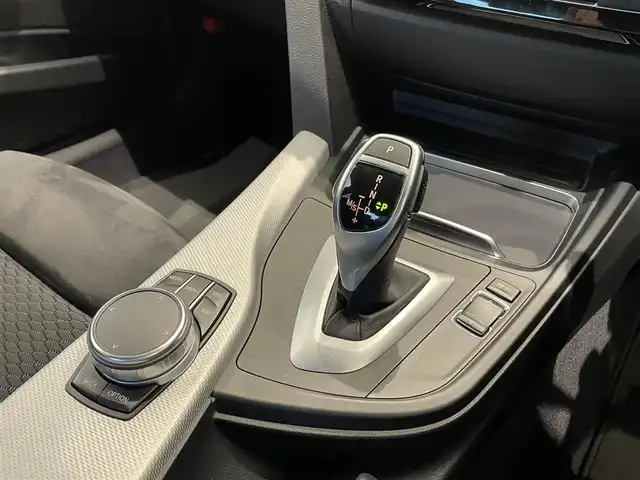 ＢＭＷ ３２０ｄ Mスポーツ 福岡県 2017(平29)年 6.6万km 白 ＡＣＣ／ＢＳＭ　/アンビエントライト　/純正ナビ　/Ｂカメラ　/Ｂｌｕｅｔｏｏｔｈ　/ＣＤ／ＤＶＤ　/パドルシフト　/後ソナー　/コンフォートアクセス　/純正ＯＰ１９インチＡＷ（ダブルスポーク・スタイリング７９１Ｍ）