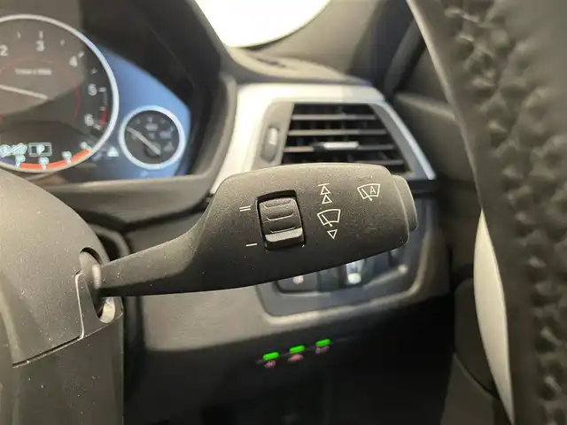 ＢＭＷ ３２０ｄ Mスポーツ 福岡県 2017(平29)年 6.6万km 白 ＡＣＣ／ＢＳＭ　/アンビエントライト　/純正ナビ　/Ｂカメラ　/Ｂｌｕｅｔｏｏｔｈ　/ＣＤ／ＤＶＤ　/パドルシフト　/後ソナー　/コンフォートアクセス　/純正ＯＰ１９インチＡＷ（ダブルスポーク・スタイリング７９１Ｍ）