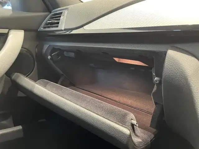 ＢＭＷ ３２０ｄ Mスポーツ 福岡県 2017(平29)年 6.6万km 白 ＡＣＣ／ＢＳＭ　/アンビエントライト　/純正ナビ　/Ｂカメラ　/Ｂｌｕｅｔｏｏｔｈ　/ＣＤ／ＤＶＤ　/パドルシフト　/後ソナー　/コンフォートアクセス　/純正ＯＰ１９インチＡＷ（ダブルスポーク・スタイリング７９１Ｍ）