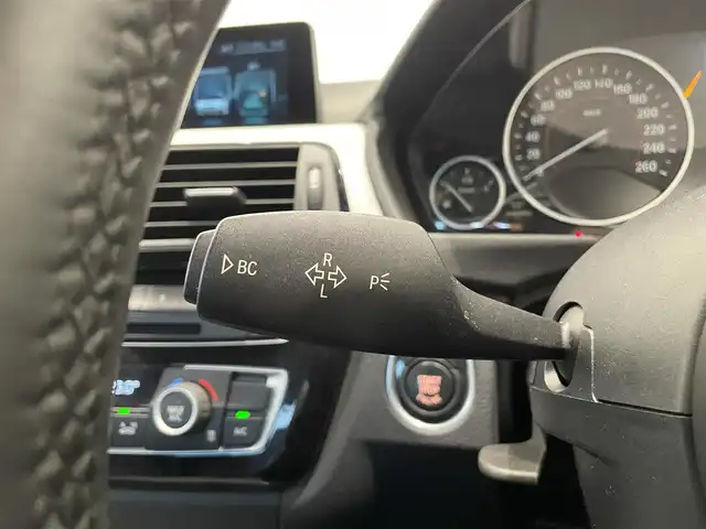 ＢＭＷ ３２０ｄ Mスポーツ 福岡県 2017(平29)年 6.6万km 白 ＡＣＣ／ＢＳＭ　/アンビエントライト　/純正ナビ　/Ｂカメラ　/Ｂｌｕｅｔｏｏｔｈ　/ＣＤ／ＤＶＤ　/パドルシフト　/後ソナー　/コンフォートアクセス　/純正ＯＰ１９インチＡＷ（ダブルスポーク・スタイリング７９１Ｍ）