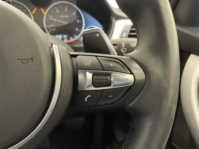 ＢＭＷ ３２０ｄ Mスポーツ 福岡県 2017(平29)年 6.6万km 白 ＡＣＣ／ＢＳＭ　/アンビエントライト　/純正ナビ　/Ｂカメラ　/Ｂｌｕｅｔｏｏｔｈ　/ＣＤ／ＤＶＤ　/パドルシフト　/後ソナー　/コンフォートアクセス　/純正ＯＰ１９インチＡＷ（ダブルスポーク・スタイリング７９１Ｍ）