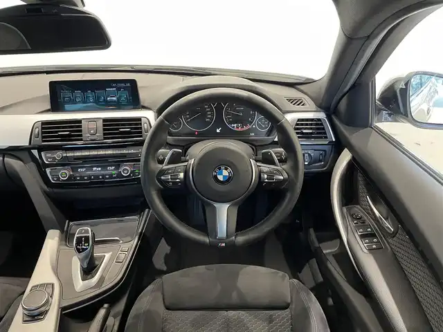 ＢＭＷ ３２０ｄ Mスポーツ 福岡県 2017(平29)年 6.6万km 白 ＡＣＣ／ＢＳＭ　/アンビエントライト　/純正ナビ　/Ｂカメラ　/Ｂｌｕｅｔｏｏｔｈ　/ＣＤ／ＤＶＤ　/パドルシフト　/後ソナー　/コンフォートアクセス　/純正ＯＰ１９インチＡＷ（ダブルスポーク・スタイリング７９１Ｍ）