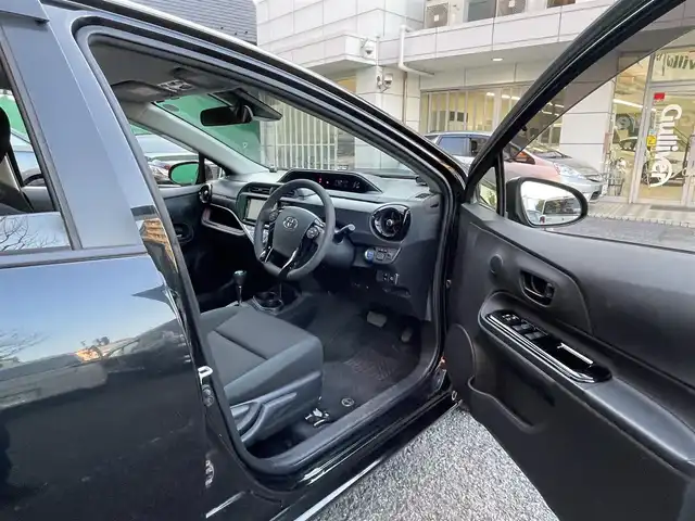 トヨタ アクア S スタイルブラック 東京都 2017(平29)年 1万km ブラックマイカ ワンオーナー/純正ナビ（NSZT-W66T）/・フルセグTV/Bluetooth/DVD/バックカメラ/純正ドライブレコーダー（DRT-H66A)/前後コーナーセンサー/レーンキープアシスト/オートライト/オートハイビーム/ETC2.0/スマートキー/スペアキー×1/保証書/取扱説明書