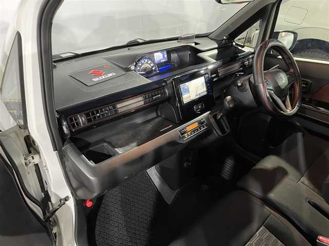スズキ ワゴンＲ スティングレー HYBRID X 青森県 2018(平30)年 3.3万km ピュアホワイトP 4WD/デュアルセンサーブレーキサポート/ドライブレコーダー/アイドリングストップ/社外メモリナビ/[FM/AM/CD/DVD/SD/USB/BT/HDMI]/フルセグTV/社外エンジンスターター/オートマチックハイビーム/ヘッドアップディスプレイ/ステアリングリモコン/純正ドアバイザー/電格ミラー/保証書/取扱説明書