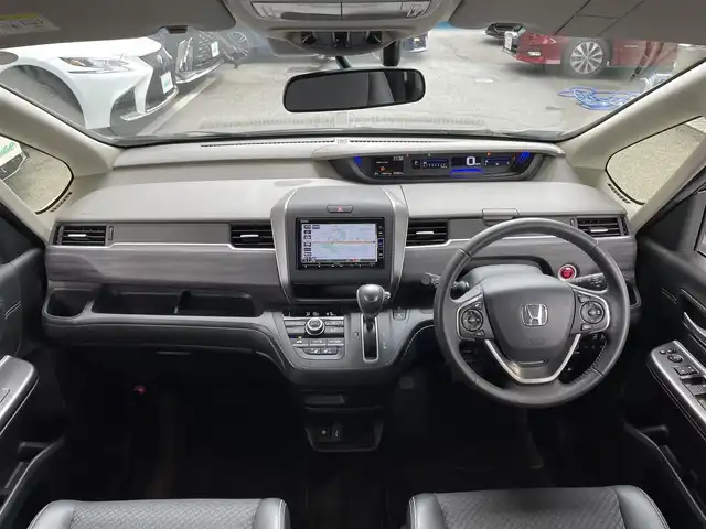 ホンダ フリード G ホンダセンシング 大阪府 2020(令2)年 1.5万km クリスタルブラックパール ７インチ純正ナビ　VXM-204VFi/・フルセグTV/CD/DVD/Bluetooth/Honda　SENSING/・衝突軽減ブレーキ/・誤発進抑制機能/・歩行者事故低減ステアリング/・先行者発進お知らせ機能/・標識認識機能/・路外逸脱抑制機能/・アダプティブクルーズコントロール/・車線維持支援システム後方誤発進抑制機能/両側パワースライドドア/バックカメラ/前後純正ドライブレコーダー（ナビ連動タイプ）DRH-204VD/オートライト/ステアリングスイッチ/ビルドインETC/ドアバイザー/ハーフレザーシート/シートヒーター/スペアキー/取扱説明書/保証書/記録簿　R2/R3/R4/R6
