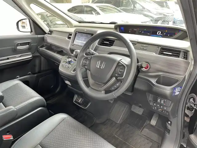 ホンダ フリード G ホンダセンシング 大阪府 2020(令2)年 1.5万km クリスタルブラックパール ７インチ純正ナビ　VXM-204VFi/・フルセグTV/CD/DVD/Bluetooth/Honda　SENSING/・衝突軽減ブレーキ/・誤発進抑制機能/・歩行者事故低減ステアリング/・先行者発進お知らせ機能/・標識認識機能/・路外逸脱抑制機能/・アダプティブクルーズコントロール/・車線維持支援システム後方誤発進抑制機能/両側パワースライドドア/バックカメラ/前後純正ドライブレコーダー（ナビ連動タイプ）DRH-204VD/オートライト/ステアリングスイッチ/ビルドインETC/ドアバイザー/ハーフレザーシート/シートヒーター/スペアキー/取扱説明書/保証書/記録簿　R2/R3/R4/R6