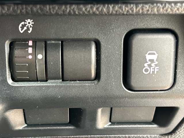 スバル レヴォーグ 1．6GT アイサイト 道央・札幌 2014(平26)年 9.9万km アイスシルバーメタリック (株)IDOMが運営する【じしゃロン札幌店】の自社ローン専用車両になりますこちらは現金またはオートローンご利用価格です。自社ローンご希望の方は別途その旨お申し付けください。/アイサイト/純正ナビ/　CD/DVD/BT/フルセグ/バックカメラ/レーダークルーズコントロール/ＬＥＤオートライト/18インチアルミホイール/パドルシフト/アイドリングストップ/ＥＴＣ