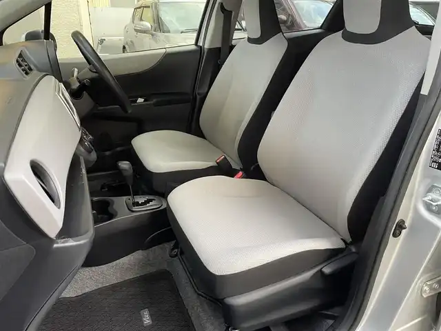 トヨタ ヴィッツ F 福岡県 2012(平24)年 10.3万km シルバーM 社外ナビ/（AM/FM/CD/DVD/SD/ワンセグTV）/ETC/電格ミラー/ドライブレコーダー前（SD無し）/純正フロアマット/スペアキー×１