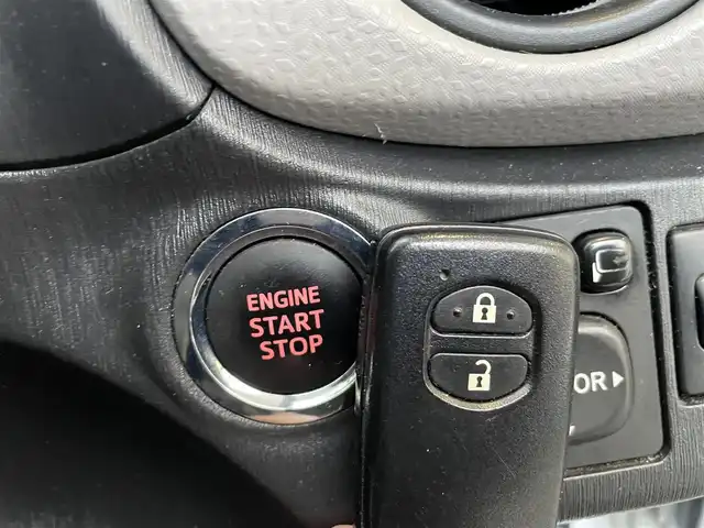 トヨタ ヴィッツ F 福岡県 2012(平24)年 10.3万km シルバーM 社外ナビ/（AM/FM/CD/DVD/SD/ワンセグTV）/ETC/電格ミラー/ドライブレコーダー前（SD無し）/純正フロアマット/スペアキー×１