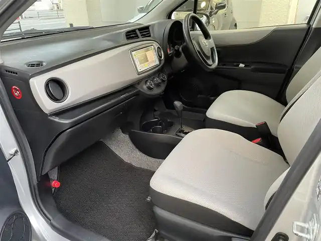 トヨタ ヴィッツ F 福岡県 2012(平24)年 10.3万km シルバーM 社外ナビ/（AM/FM/CD/DVD/SD/ワンセグTV）/ETC/電格ミラー/ドライブレコーダー前（SD無し）/純正フロアマット/スペアキー×１