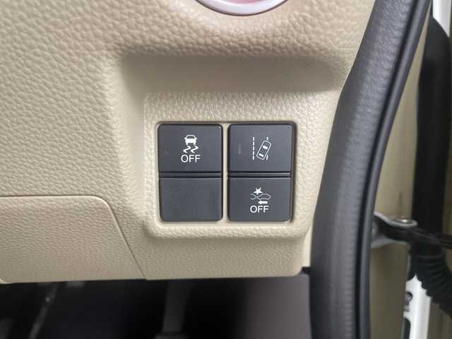 ホンダ Ｎ ＢＯＸ G L ホンダセンシング 埼玉県 2018(平30)年 4.9万km プレミアムアイボリーパール/ブラウン2トーン 社外ナビ　MDV-D565BT/（Bluetooth/CD/DVD/USB/AM/FM）/地デジフルセグ/バックカメラ/ETC/Honda SENSING/・衝突軽減ブレーキ/・アダプティブクルーズコントロール/・誤発進抑制機能/・歩行者事故低減ステアリング/・路外逸脱抑制機能/・オートハイビーム/・先行車発進お知らせ機能/・標識認識機能/片側パワースライドドア/プッシュスタート/ステアリングリモコン/ロールサンシェード/ウィンカーミラー