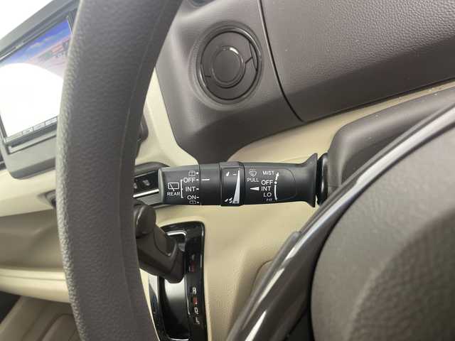 ホンダ Ｎ ＢＯＸ G L ホンダセンシング 埼玉県 2018(平30)年 4.9万km プレミアムアイボリーパール/ブラウン2トーン 社外ナビ　MDV-D565BT/（Bluetooth/CD/DVD/USB/AM/FM）/地デジフルセグ/バックカメラ/ETC/Honda SENSING/・衝突軽減ブレーキ/・アダプティブクルーズコントロール/・誤発進抑制機能/・歩行者事故低減ステアリング/・路外逸脱抑制機能/・オートハイビーム/・先行車発進お知らせ機能/・標識認識機能/片側パワースライドドア/プッシュスタート/ステアリングリモコン/ロールサンシェード/ウィンカーミラー