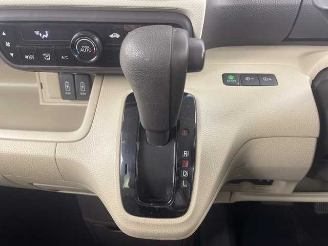 ホンダ Ｎ ＢＯＸ G L ホンダセンシング 埼玉県 2018(平30)年 4.9万km プレミアムアイボリーパール/ブラウン2トーン 社外ナビ　MDV-D565BT/（Bluetooth/CD/DVD/USB/AM/FM）/地デジフルセグ/バックカメラ/ETC/Honda SENSING/・衝突軽減ブレーキ/・アダプティブクルーズコントロール/・誤発進抑制機能/・歩行者事故低減ステアリング/・路外逸脱抑制機能/・オートハイビーム/・先行車発進お知らせ機能/・標識認識機能/片側パワースライドドア/プッシュスタート/ステアリングリモコン/ロールサンシェード/ウィンカーミラー