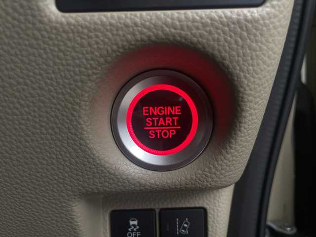 ホンダ Ｎ ＢＯＸ G L ホンダセンシング 埼玉県 2018(平30)年 4.9万km プレミアムアイボリーパール/ブラウン2トーン 社外ナビ　MDV-D565BT/（Bluetooth/CD/DVD/USB/AM/FM）/地デジフルセグ/バックカメラ/ETC/Honda SENSING/・衝突軽減ブレーキ/・アダプティブクルーズコントロール/・誤発進抑制機能/・歩行者事故低減ステアリング/・路外逸脱抑制機能/・オートハイビーム/・先行車発進お知らせ機能/・標識認識機能/片側パワースライドドア/プッシュスタート/ステアリングリモコン/ロールサンシェード/ウィンカーミラー