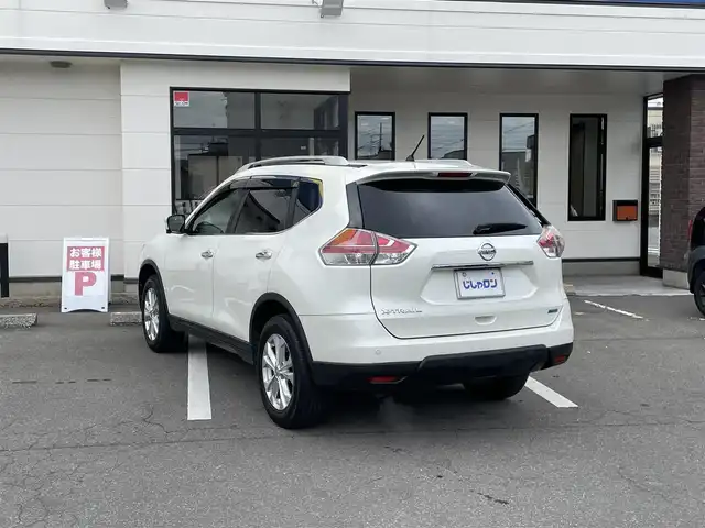 日産 エクストレイル 20X エマージェンシーブレーキ 青森県 2016(平28)年 11.1万km ブリリアントホワイトパール (株)IDOMが運営する【じしゃロン青森店】の自社ローン専用車両になりますこちらは現金、またはオートローンご利用時の価格です。自社ローンご希望の方は別途その旨お申付け下さい。/４ＷＤ/純正SDナビ/　AM/FM/CD/BT/USB/AUX/フルセグＴＶ/全方位カメラ/ビルトインETC/衝突被害軽減ブレーキ/クルーズコントロール/アイドリングストップ/ＥＣＯモード/ダウンヒルアシストコントロール/合皮シート/シートヒーター /ステアリングスイッチ/コーナーセンサー/スマートキー/プッシュスタート/LEDヘッドライト/オートライト/フォグランプ/ドアバイザー/純正17インチアルミホイール装着