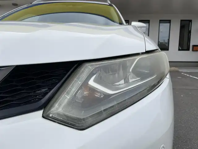 日産 エクストレイル 20X エマージェンシーブレーキ 青森県 2016(平28)年 11.1万km ブリリアントホワイトパール (株)IDOMが運営する【じしゃロン青森店】の自社ローン専用車両になりますこちらは現金、またはオートローンご利用時の価格です。自社ローンご希望の方は別途その旨お申付け下さい。/４ＷＤ/純正SDナビ/　AM/FM/CD/BT/USB/AUX/フルセグＴＶ/全方位カメラ/ビルトインETC/衝突被害軽減ブレーキ/クルーズコントロール/アイドリングストップ/ＥＣＯモード/ダウンヒルアシストコントロール/合皮シート/シートヒーター /ステアリングスイッチ/コーナーセンサー/スマートキー/プッシュスタート/LEDヘッドライト/オートライト/フォグランプ/ドアバイザー/純正17インチアルミホイール装着