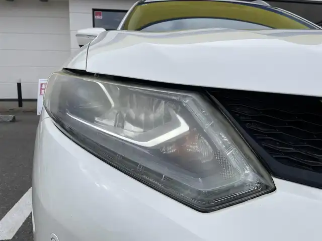 日産 エクストレイル 20X エマージェンシーブレーキ 青森県 2016(平28)年 11.1万km ブリリアントホワイトパール (株)IDOMが運営する【じしゃロン青森店】の自社ローン専用車両になりますこちらは現金、またはオートローンご利用時の価格です。自社ローンご希望の方は別途その旨お申付け下さい。/４ＷＤ/純正SDナビ/　AM/FM/CD/BT/USB/AUX/フルセグＴＶ/全方位カメラ/ビルトインETC/衝突被害軽減ブレーキ/クルーズコントロール/アイドリングストップ/ＥＣＯモード/ダウンヒルアシストコントロール/合皮シート/シートヒーター /ステアリングスイッチ/コーナーセンサー/スマートキー/プッシュスタート/LEDヘッドライト/オートライト/フォグランプ/ドアバイザー/純正17インチアルミホイール装着