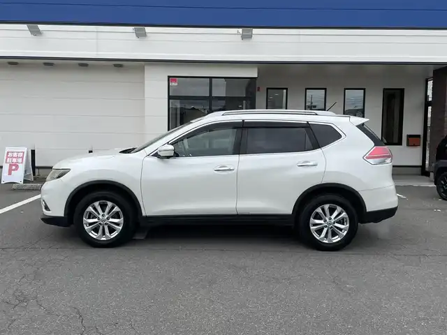 日産 エクストレイル 20X エマージェンシーブレーキ 青森県 2016(平28)年 11.1万km ブリリアントホワイトパール (株)IDOMが運営する【じしゃロン青森店】の自社ローン専用車両になりますこちらは現金、またはオートローンご利用時の価格です。自社ローンご希望の方は別途その旨お申付け下さい。/４ＷＤ/純正SDナビ/　AM/FM/CD/BT/USB/AUX/フルセグＴＶ/全方位カメラ/ビルトインETC/衝突被害軽減ブレーキ/クルーズコントロール/アイドリングストップ/ＥＣＯモード/ダウンヒルアシストコントロール/合皮シート/シートヒーター /ステアリングスイッチ/コーナーセンサー/スマートキー/プッシュスタート/LEDヘッドライト/オートライト/フォグランプ/ドアバイザー/純正17インチアルミホイール装着