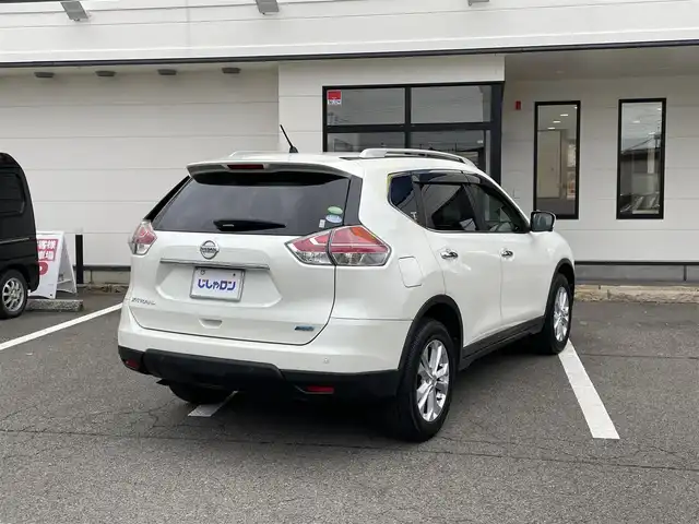 日産 エクストレイル 20X エマージェンシーブレーキ 青森県 2016(平28)年 11.1万km ブリリアントホワイトパール (株)IDOMが運営する【じしゃロン青森店】の自社ローン専用車両になりますこちらは現金、またはオートローンご利用時の価格です。自社ローンご希望の方は別途その旨お申付け下さい。/４ＷＤ/純正SDナビ/　AM/FM/CD/BT/USB/AUX/フルセグＴＶ/全方位カメラ/ビルトインETC/衝突被害軽減ブレーキ/クルーズコントロール/アイドリングストップ/ＥＣＯモード/ダウンヒルアシストコントロール/合皮シート/シートヒーター /ステアリングスイッチ/コーナーセンサー/スマートキー/プッシュスタート/LEDヘッドライト/オートライト/フォグランプ/ドアバイザー/純正17インチアルミホイール装着
