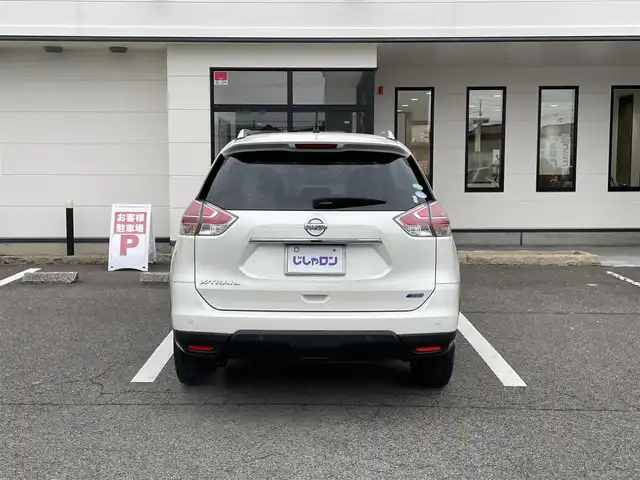 日産 エクストレイル 20X エマージェンシーブレーキ 青森県 2016(平28)年 11.1万km ブリリアントホワイトパール (株)IDOMが運営する【じしゃロン青森店】の自社ローン専用車両になりますこちらは現金、またはオートローンご利用時の価格です。自社ローンご希望の方は別途その旨お申付け下さい。/４ＷＤ/純正SDナビ/　AM/FM/CD/BT/USB/AUX/フルセグＴＶ/全方位カメラ/ビルトインETC/衝突被害軽減ブレーキ/クルーズコントロール/アイドリングストップ/ＥＣＯモード/ダウンヒルアシストコントロール/合皮シート/シートヒーター /ステアリングスイッチ/コーナーセンサー/スマートキー/プッシュスタート/LEDヘッドライト/オートライト/フォグランプ/ドアバイザー/純正17インチアルミホイール装着