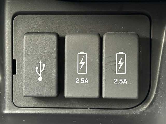 ホンダ Ｎ ＢＯＸ カスタム G L ホンダセンシング 愛媛県 2019(平31)年 5.8万km プラチナホワイトパール 登録時走行距離：57429Km/ディーラーOP純正メモリナビ/フルセグTV/Bluetooth/CD/DVD/AM/FM/ビルトインETC/後コーナーセンサー/スマートキー/スペアキー/ベンチシート/両側パワスラ/横滑り防止装置/衝突軽減システム/レーンキープアシスト/LEDヘッドライト/オートライト/フォグランプ/エンジンスタートボタン/スマートキー/スペアキー/純正アルミホイール/純正フロアマット/サンシェード